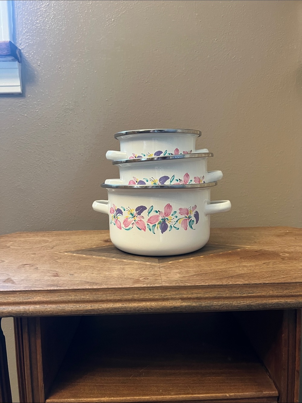 Set of three Vintage floral  mini stockpots with lids